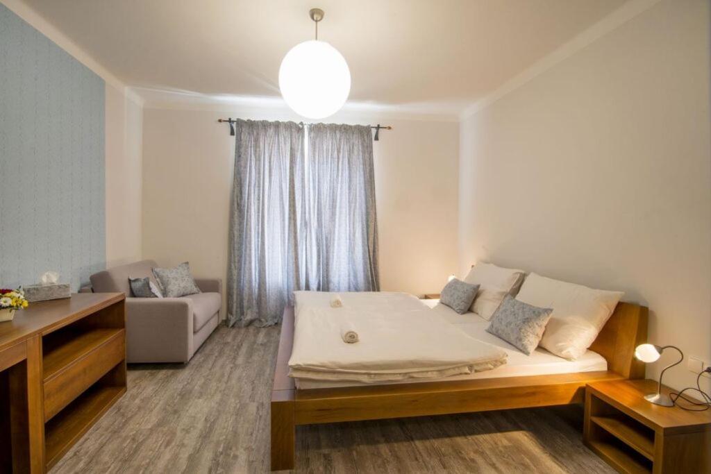 Hotel Anno Нове-Место-над-Метуйи Экстерьер фото